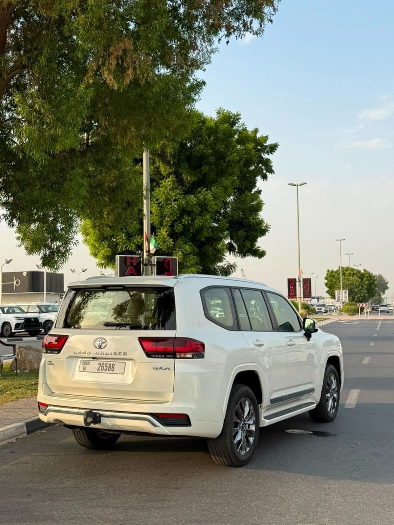 2023 Toyota Land Cruiser GXR thumbnail 4