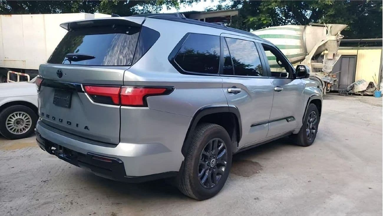 2024 Toyota Sequoia HYBRID thumbnail 3