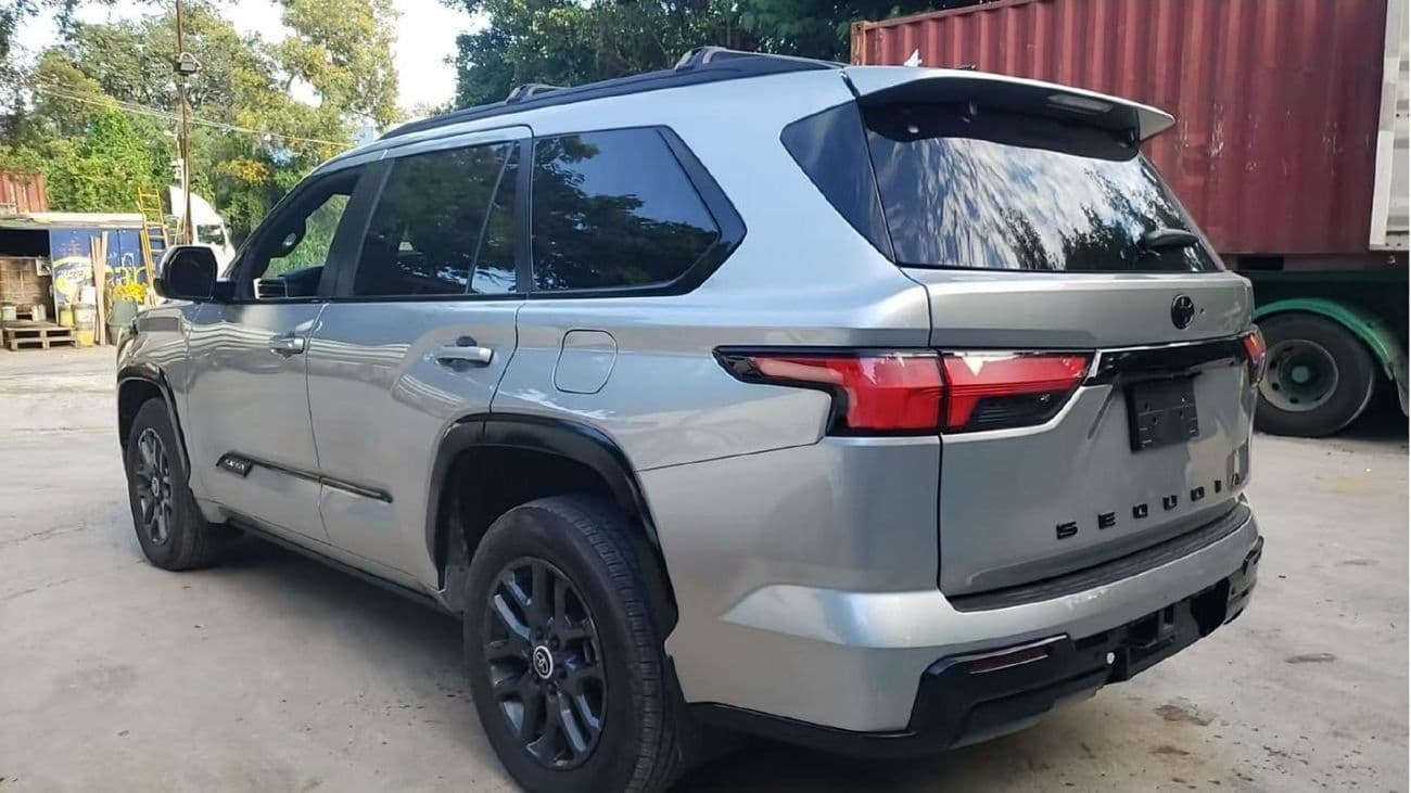 2024 Toyota Sequoia HYBRID thumbnail 4