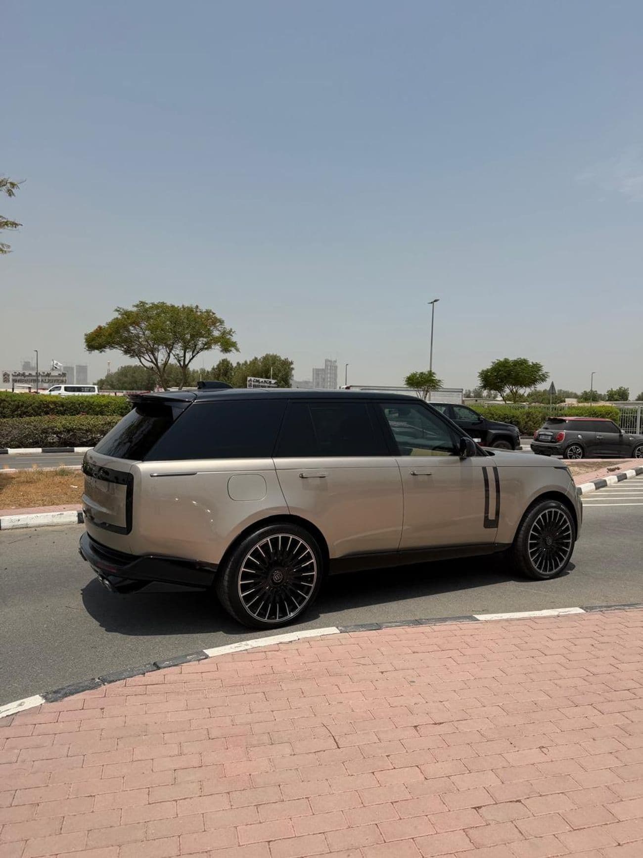 2024 BRABUS 700 Range Rover SV P615 thumbnail 2
