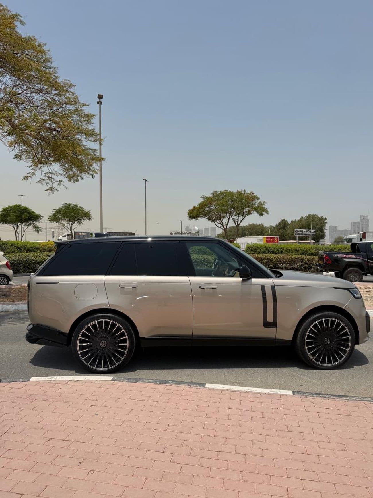 2024 BRABUS 700 Range Rover SV P615 thumbnail 3