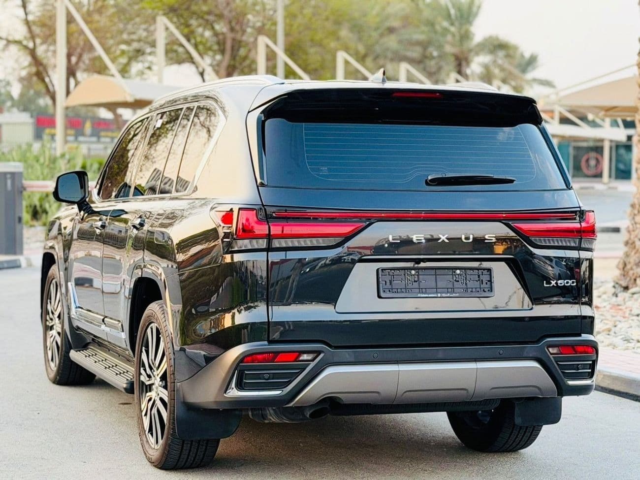 2023 Lexus LX600 SIGNATURE thumbnail 6