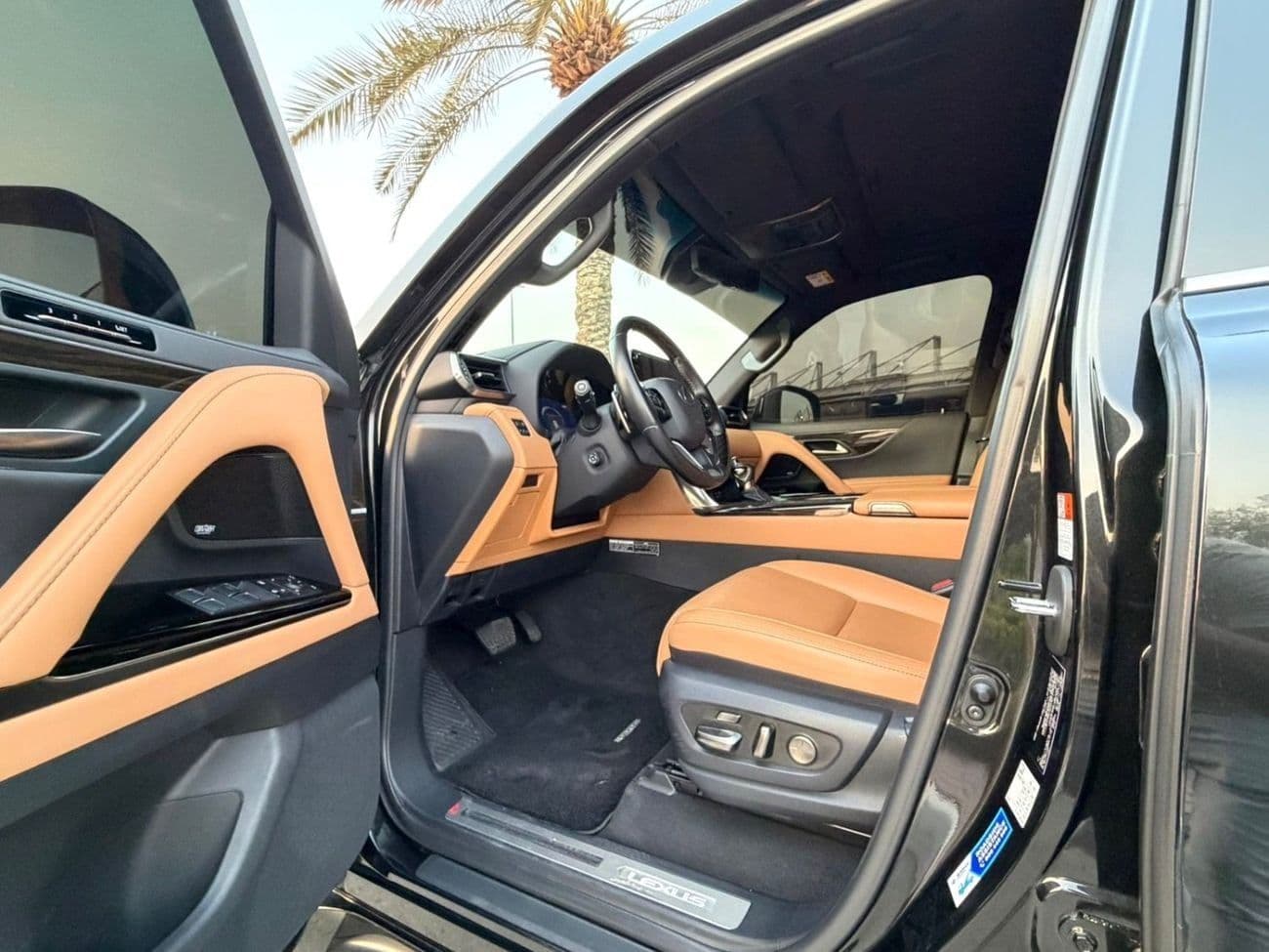 2023 Lexus LX600 SIGNATURE thumbnail 8