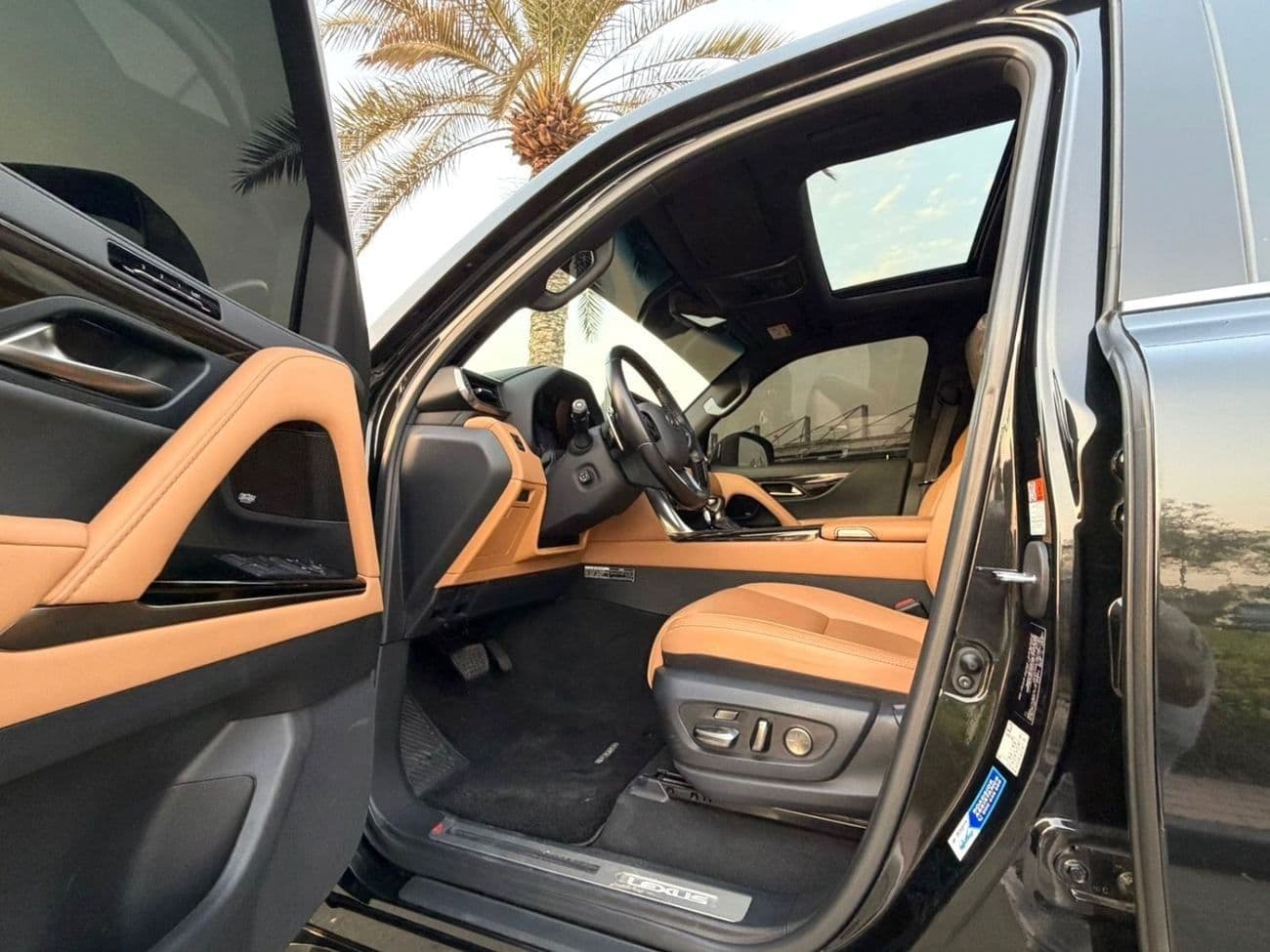 2023 Lexus LX600 SIGNATURE thumbnail 7