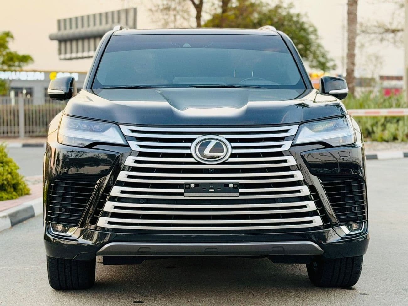 2023 Lexus LX600 SIGNATURE thumbnail 2