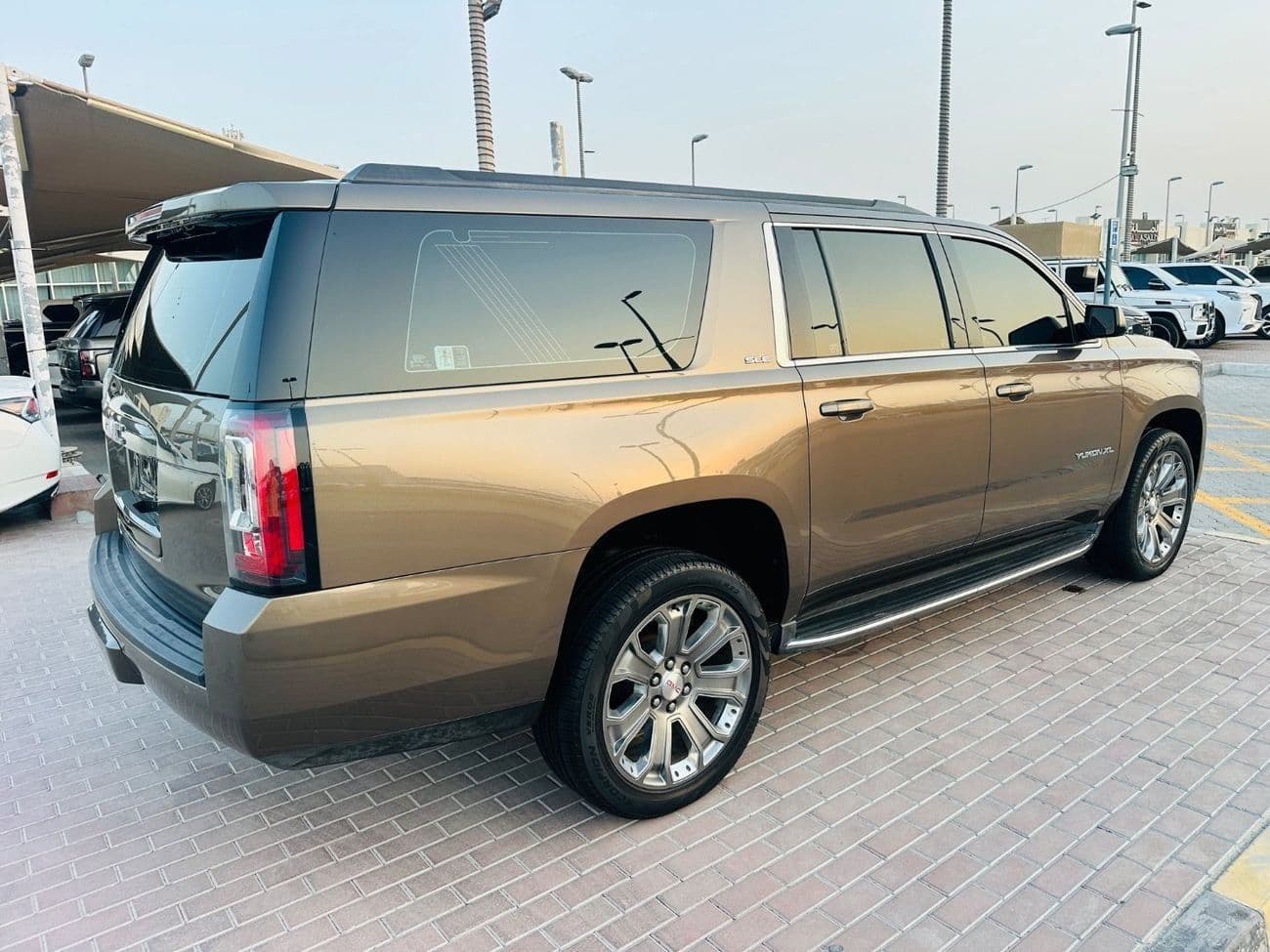2016 GMC Yukon DENALI thumbnail 4