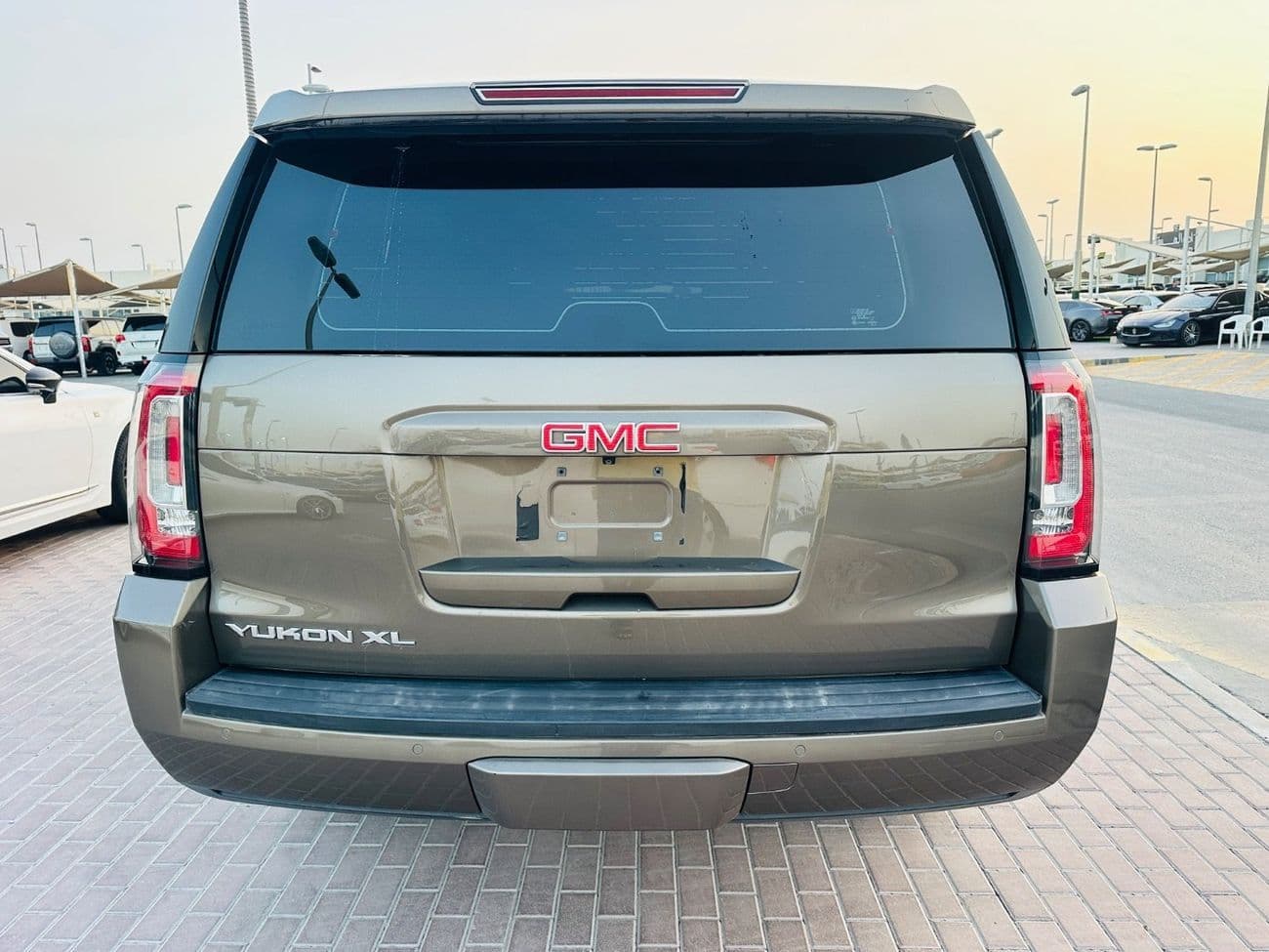 2016 GMC Yukon DENALI thumbnail 5