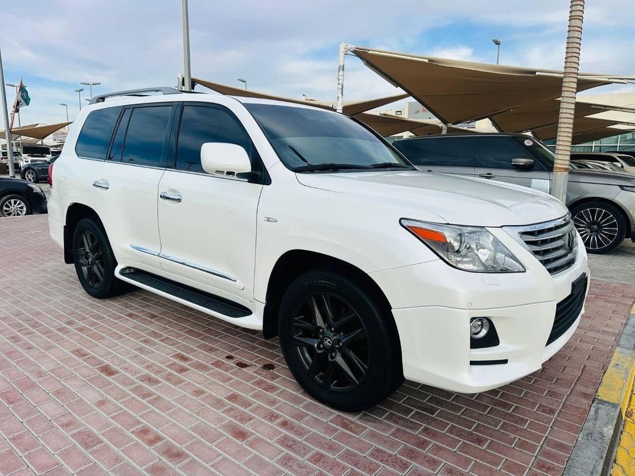2011 Lexus LX570 TOP thumbnail 3