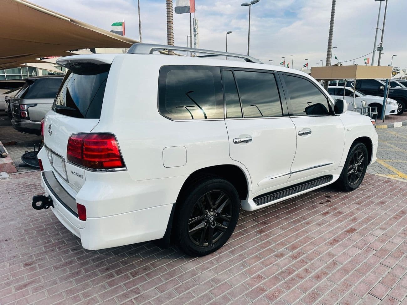 2011 Lexus LX570 TOP thumbnail 4