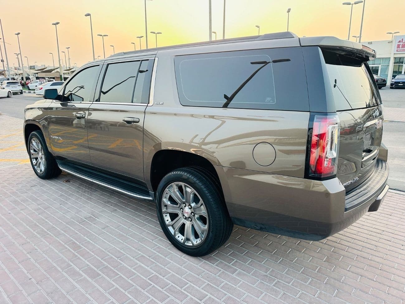 2016 GMC Yukon DENALI thumbnail 6