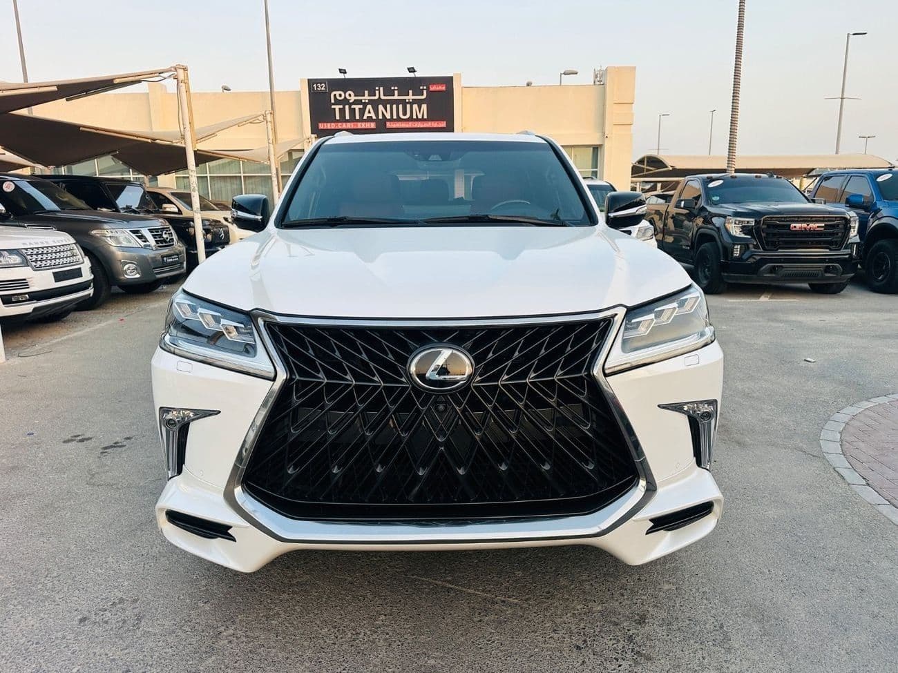 2020 Lexus LX570 SIGNATURE thumbnail 2