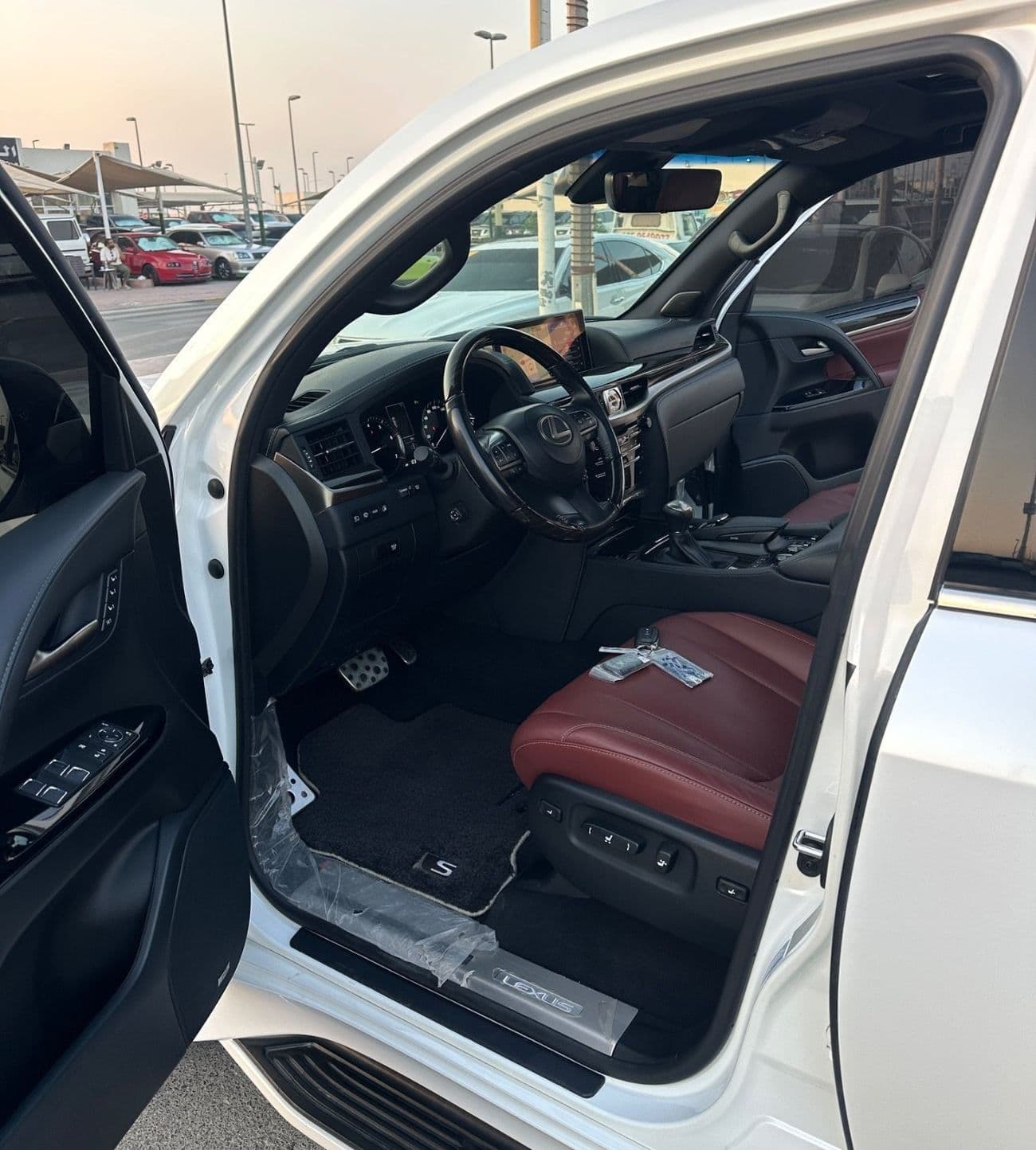 2020 Lexus LX570 SIGNATURE thumbnail 8