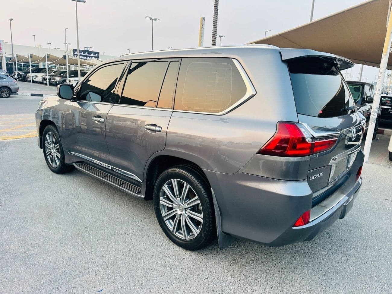 2017 Lexus LX570 PLATINUM thumbnail 6
