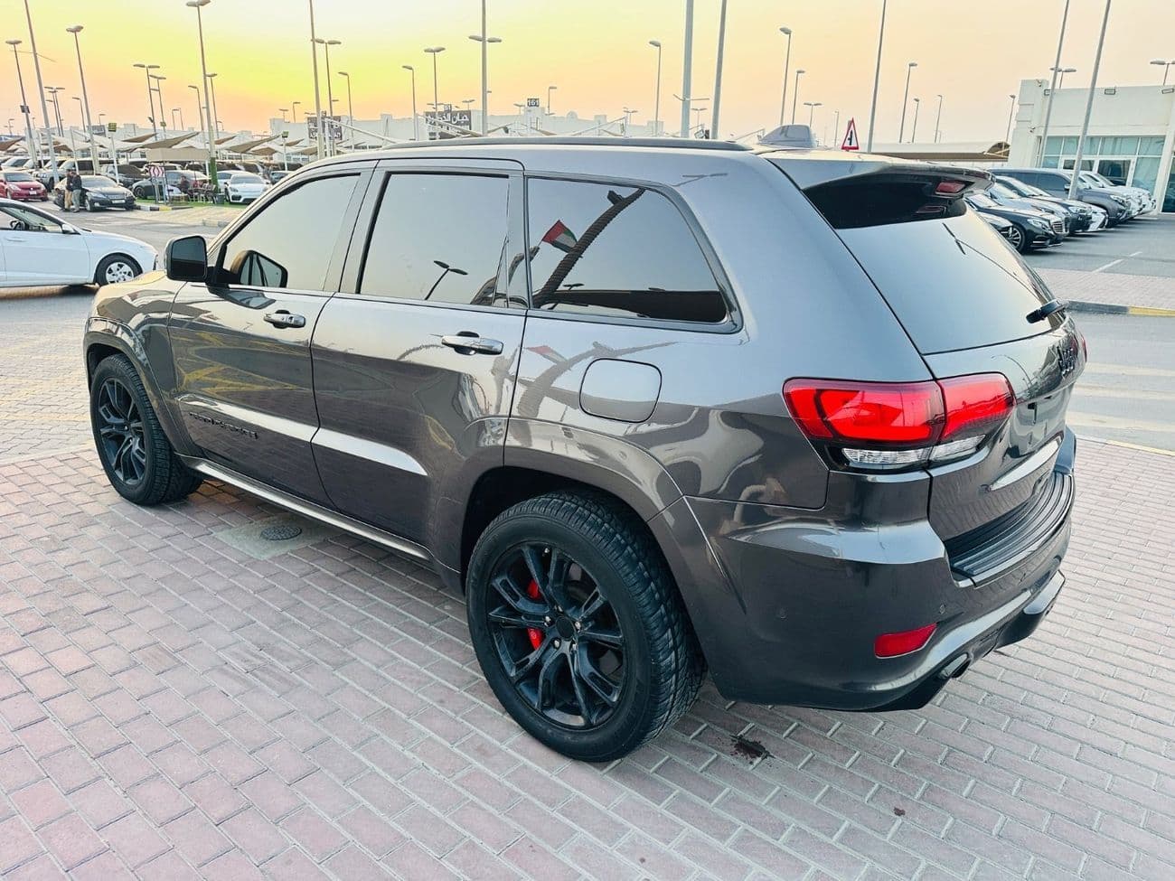 2019 Jeep Grand Cherokee SRT thumbnail 6
