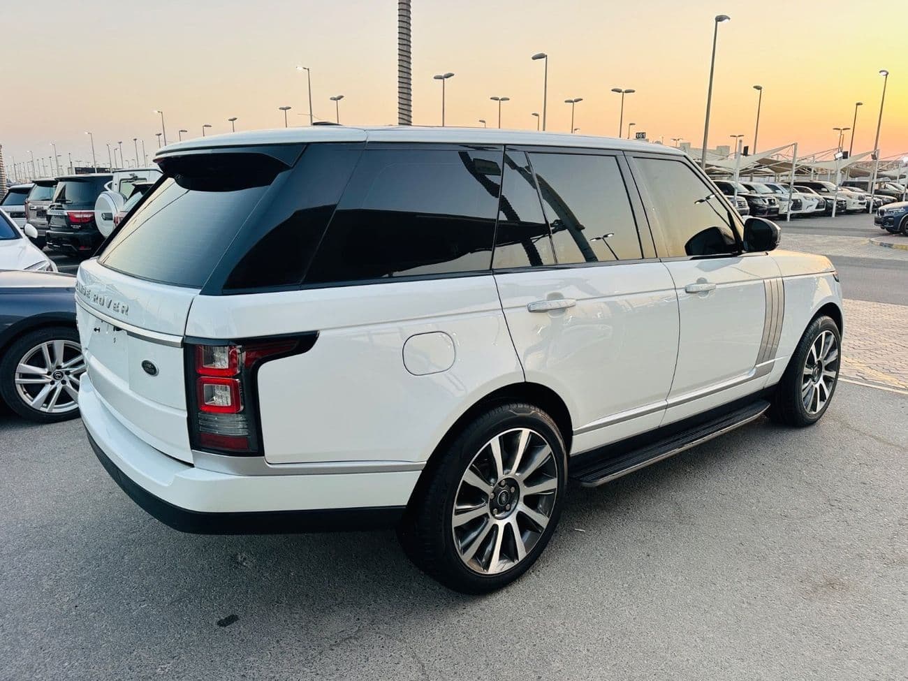2016 Land Rover Range Rover HSE thumbnail 4