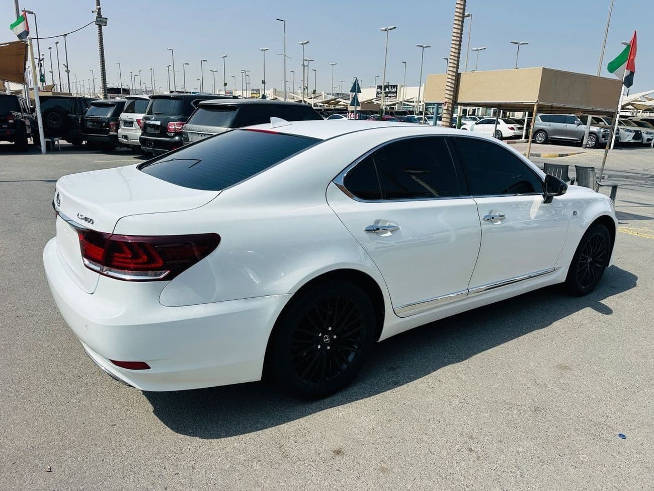 2015 Lexus LS460 thumbnail 4