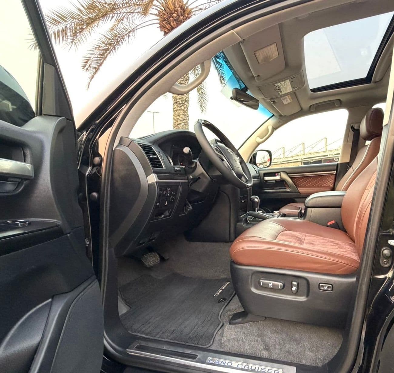 2020 Toyota Land Cruiser GXR thumbnail 7