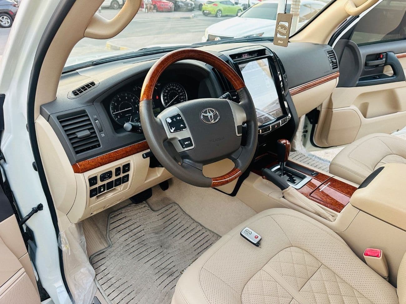 2015 Toyota Land Cruiser GXR thumbnail 8