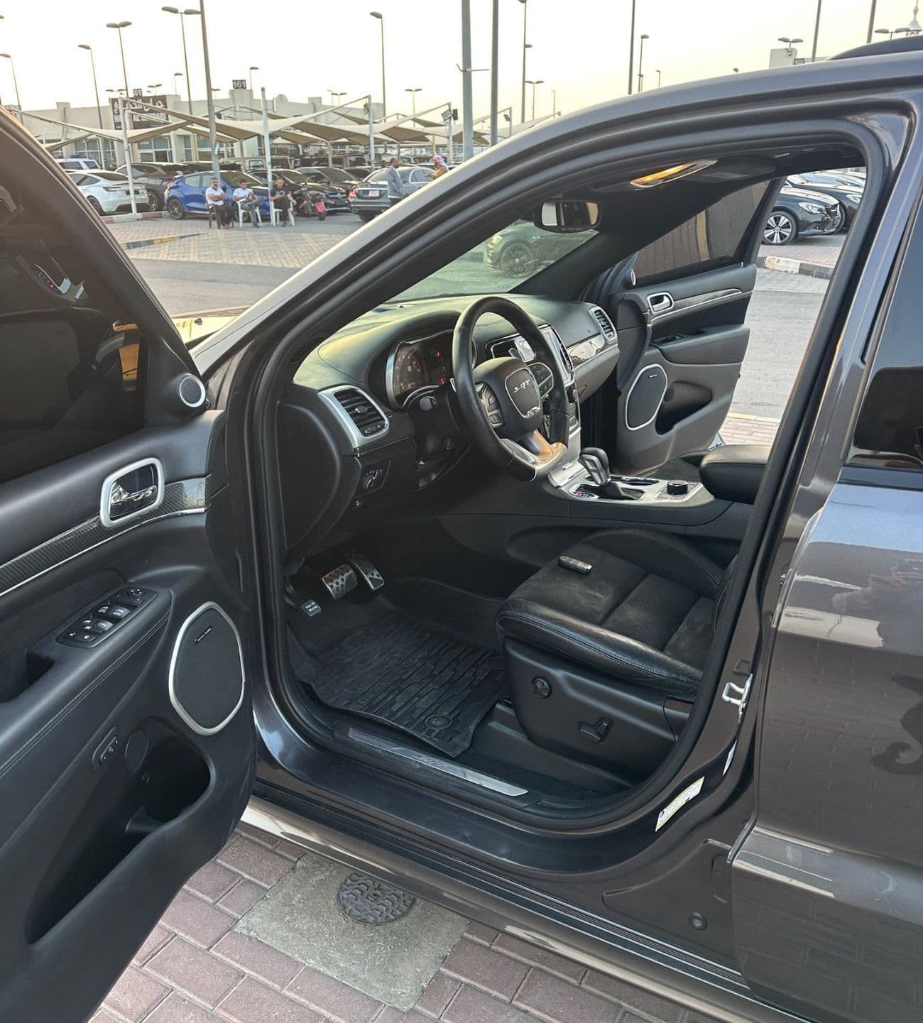 2019 Jeep Grand Cherokee SRT thumbnail 8