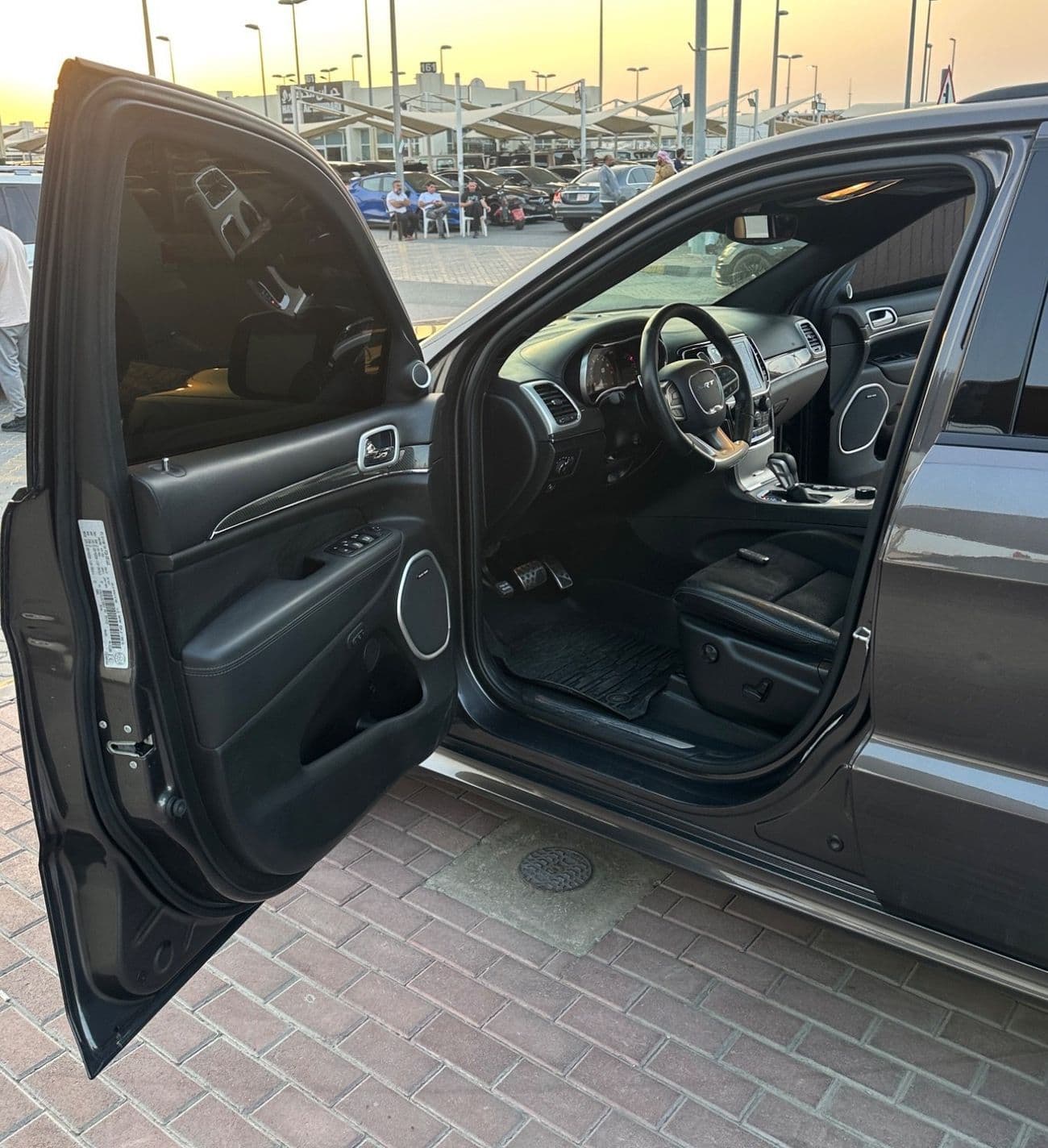2019 Jeep Grand Cherokee SRT thumbnail 7