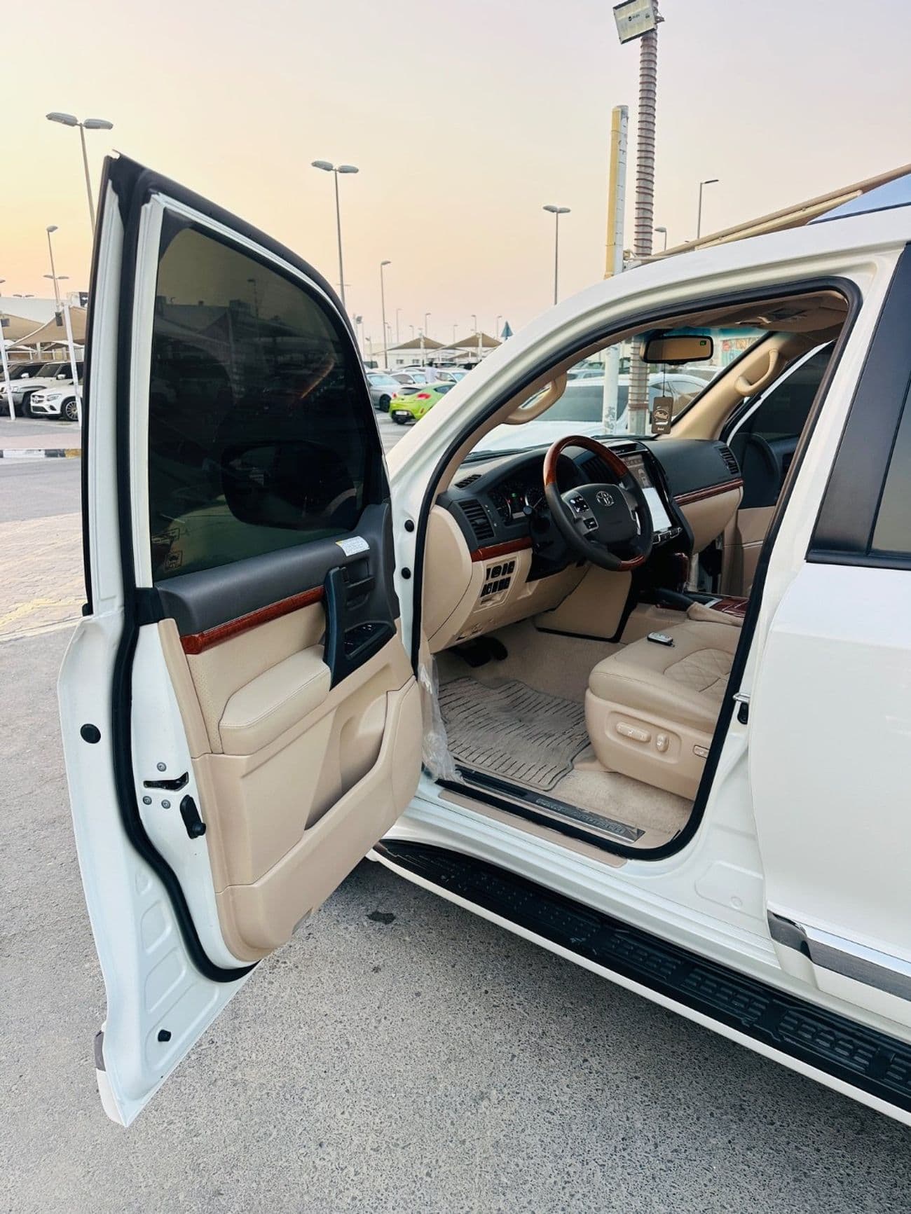 2015 Toyota Land Cruiser GXR thumbnail 7