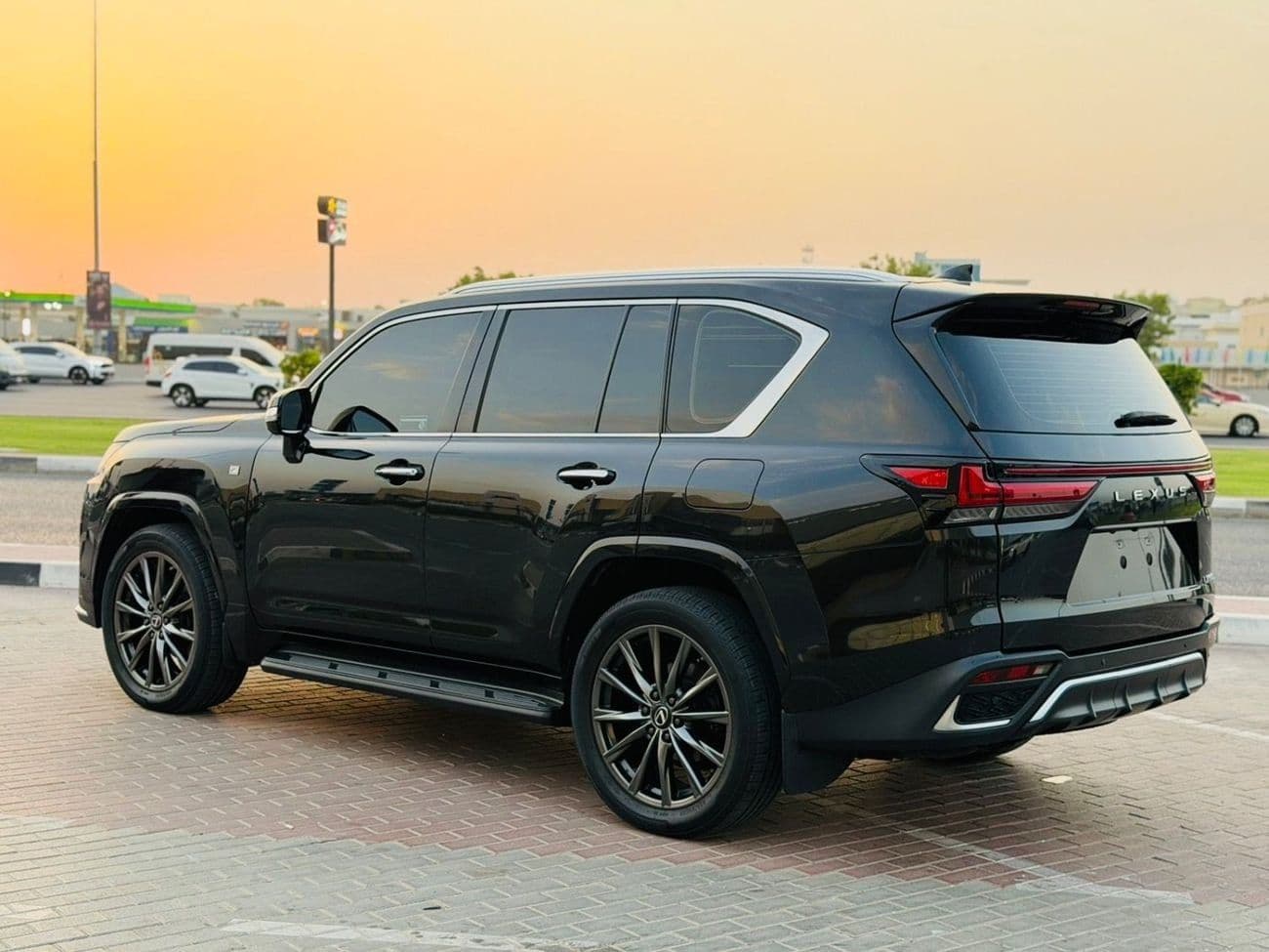 2023 Lexus LX600 F SPORT thumbnail 6