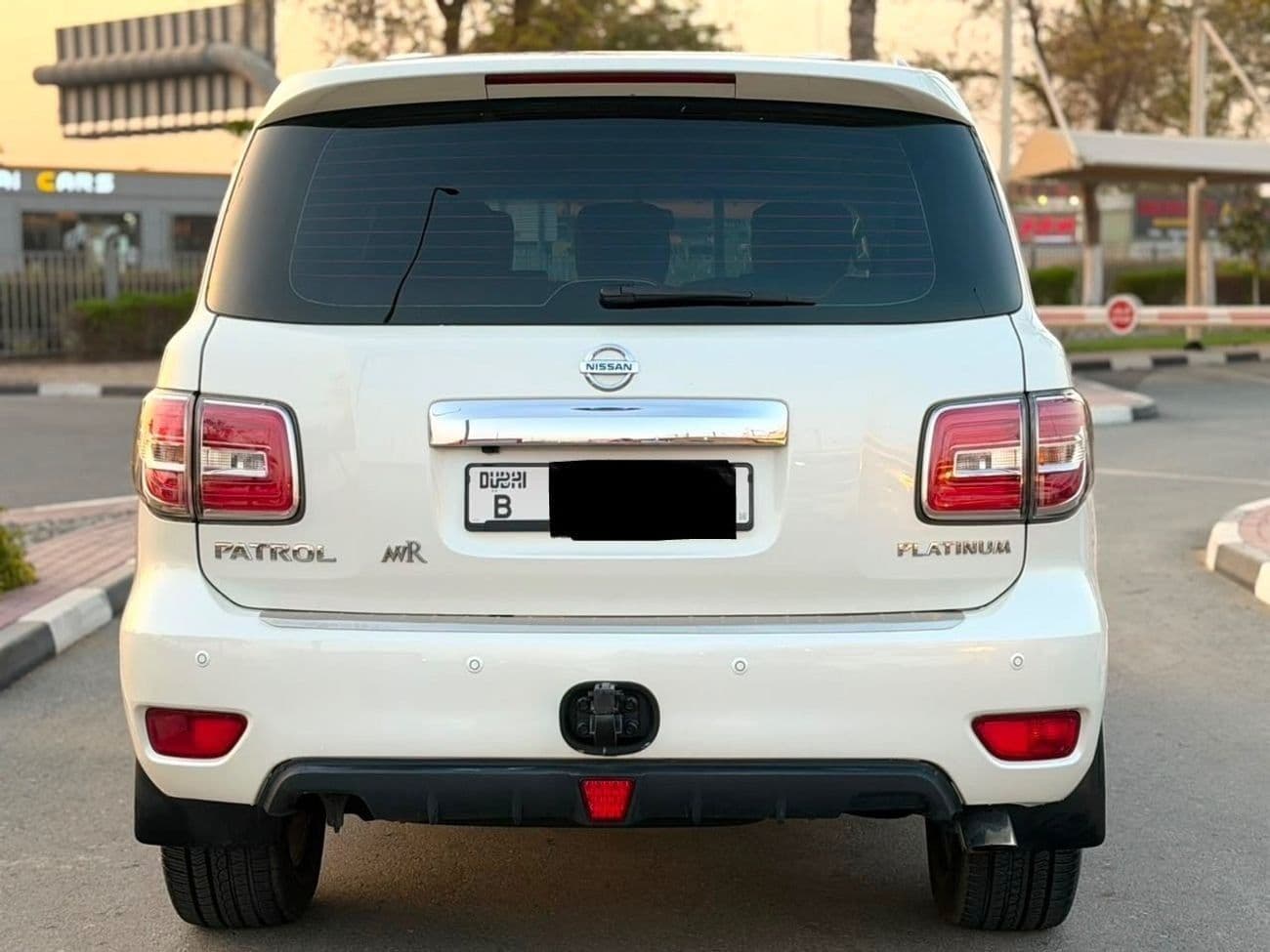 2016 Nissan Patrol LE PLATINUM thumbnail 4