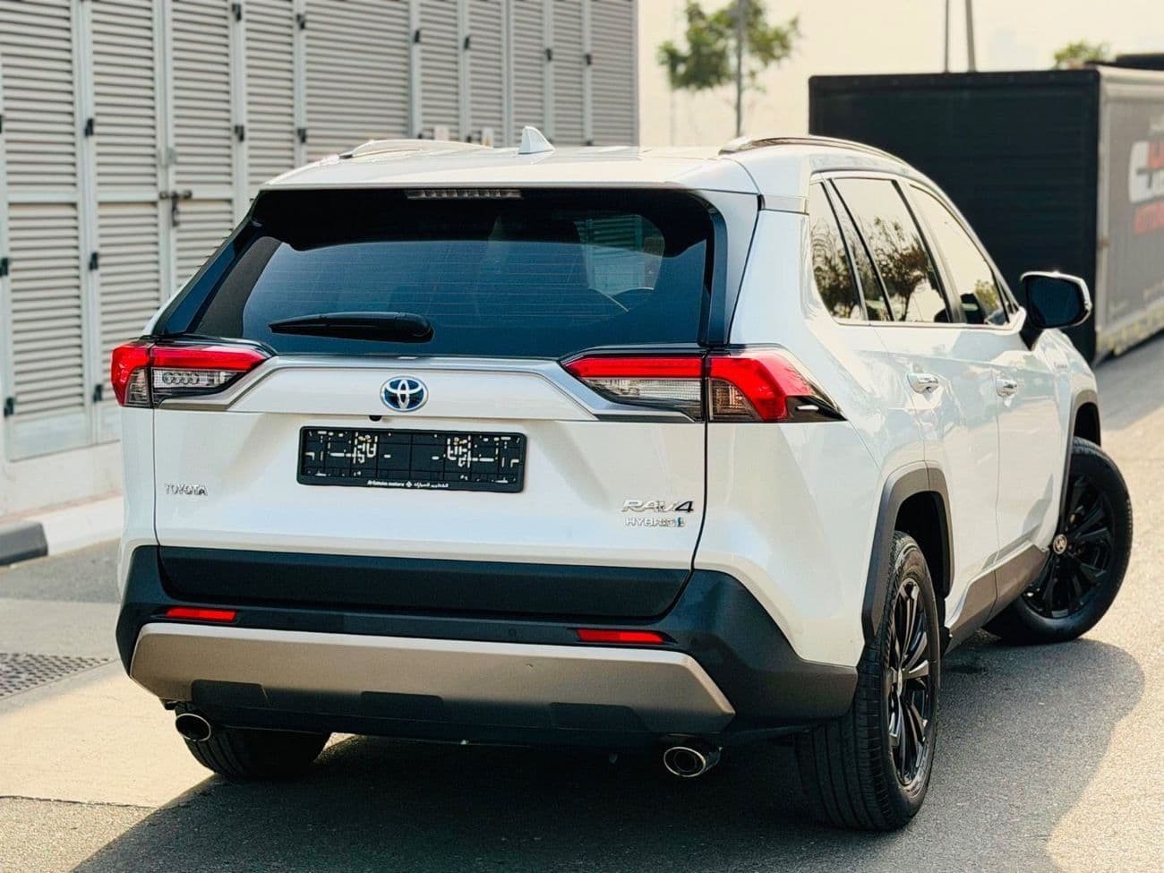 2024 Toyota RAV4 XLE HEV thumbnail 4