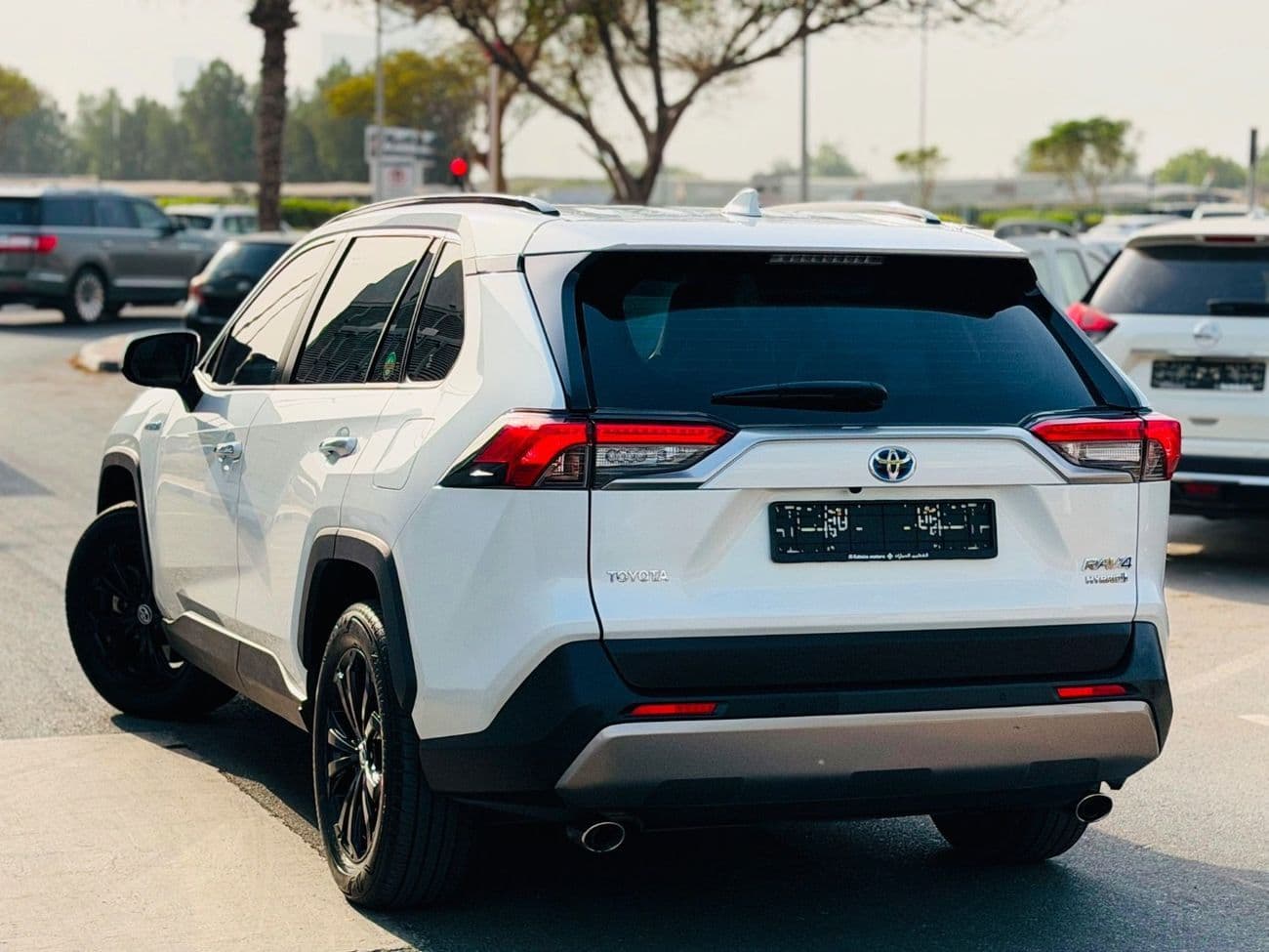 2024 Toyota RAV4 XLE HEV thumbnail 6