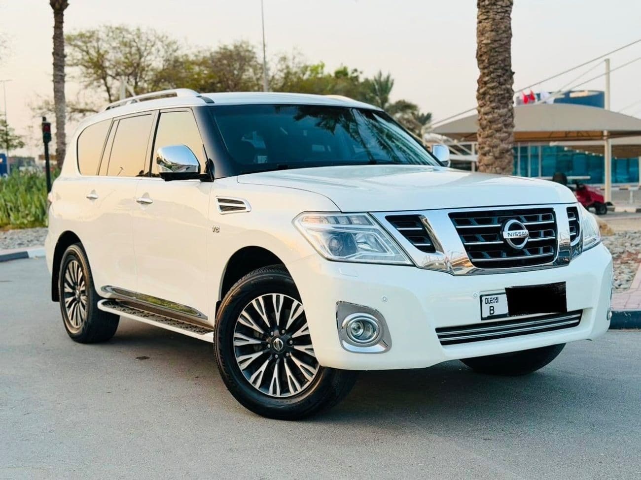 2016 Nissan Patrol LE PLATINUM thumbnail 3