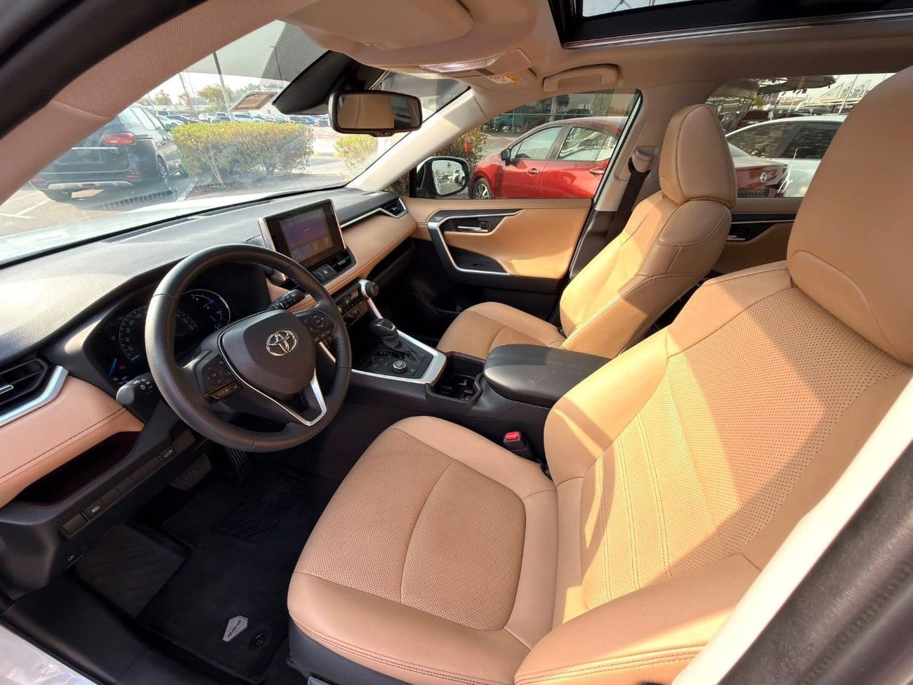 2024 Toyota RAV4 XLE HEV thumbnail 8