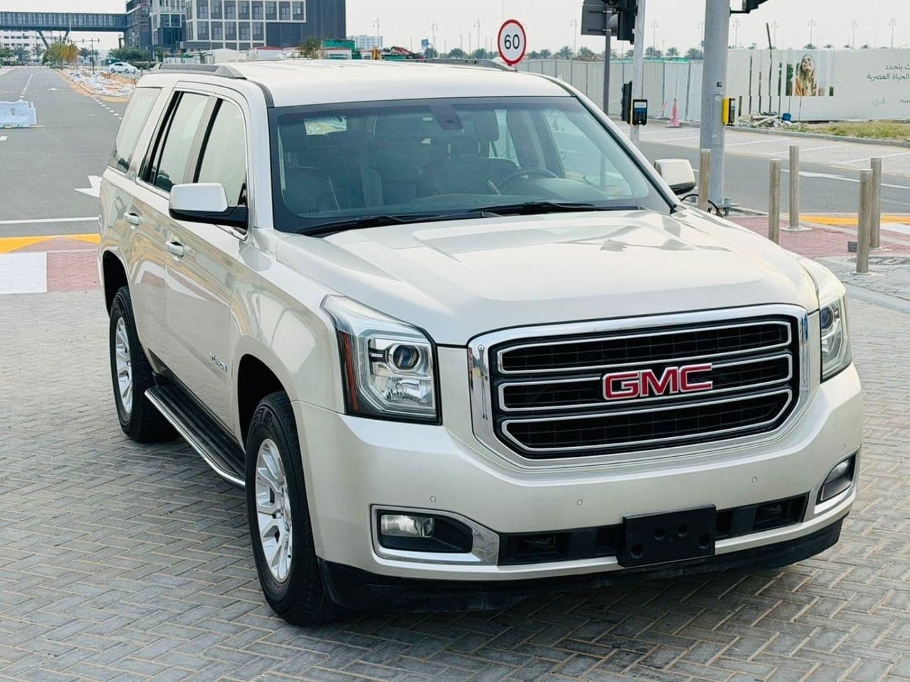 2015 GMC Yukon SLE thumbnail 3