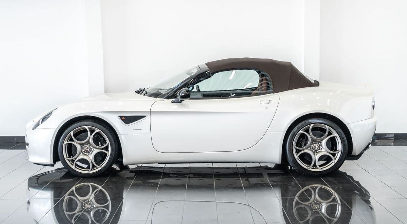 2010 Alfa Romeo 8C Spider thumbnail 5