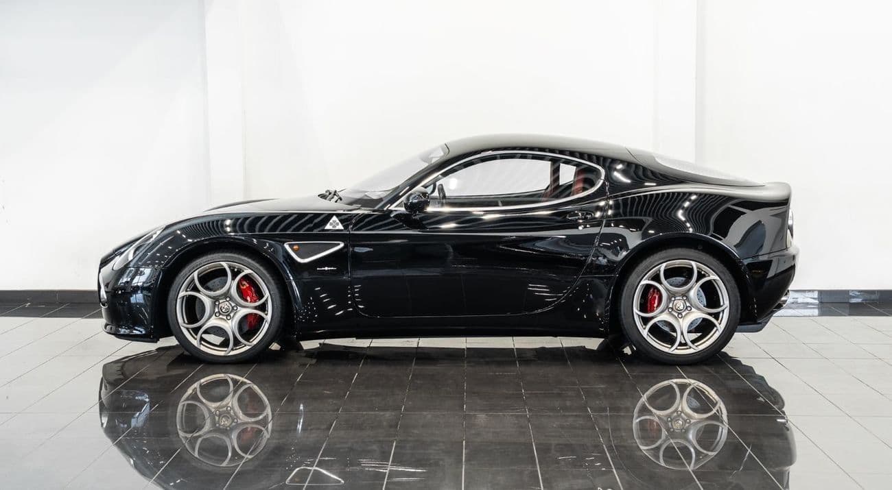 2010 Alfa Romeo 8C Competizione Coupe 8C thumbnail 4