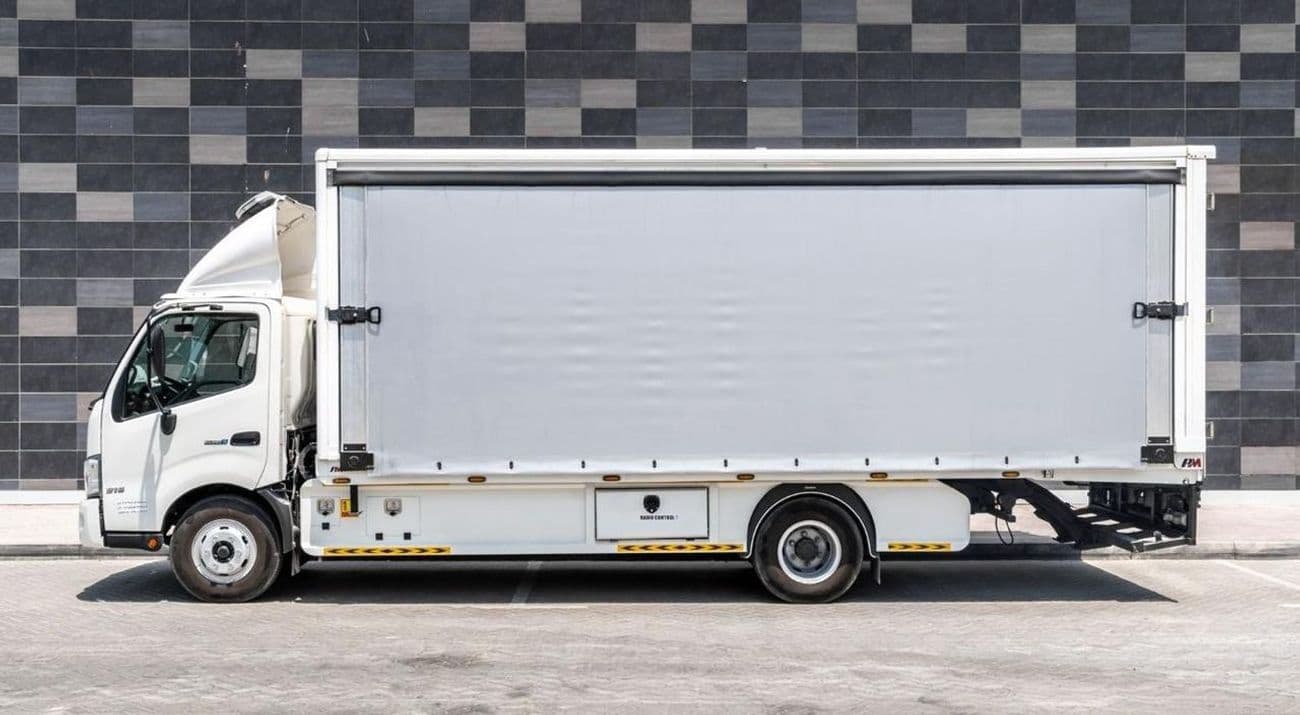 2024 Hino 300 Hino Recovery Truck thumbnail 2