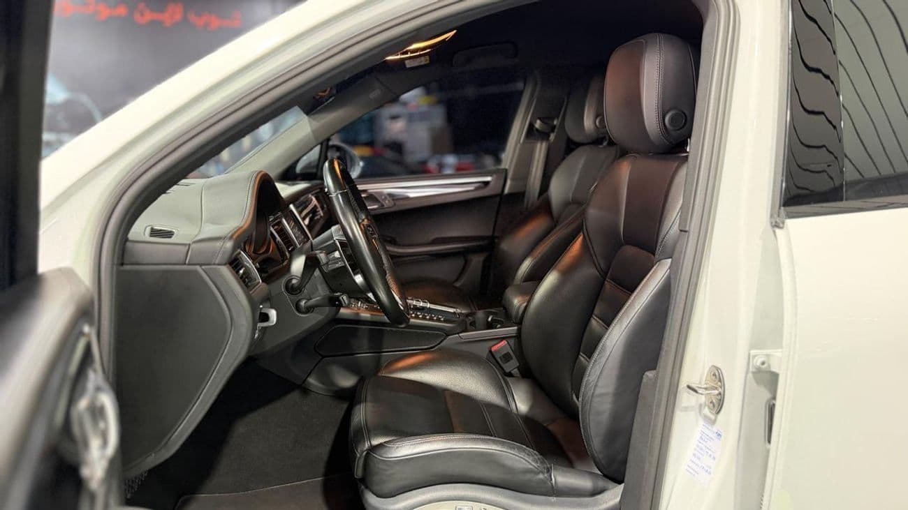 2016 Porsche Macan S thumbnail 4