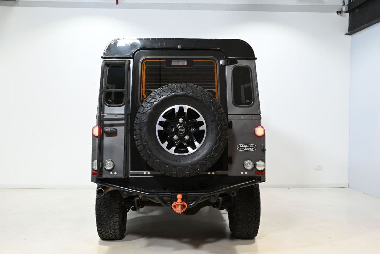 2016 Land Rover Defender 110 thumbnail 5