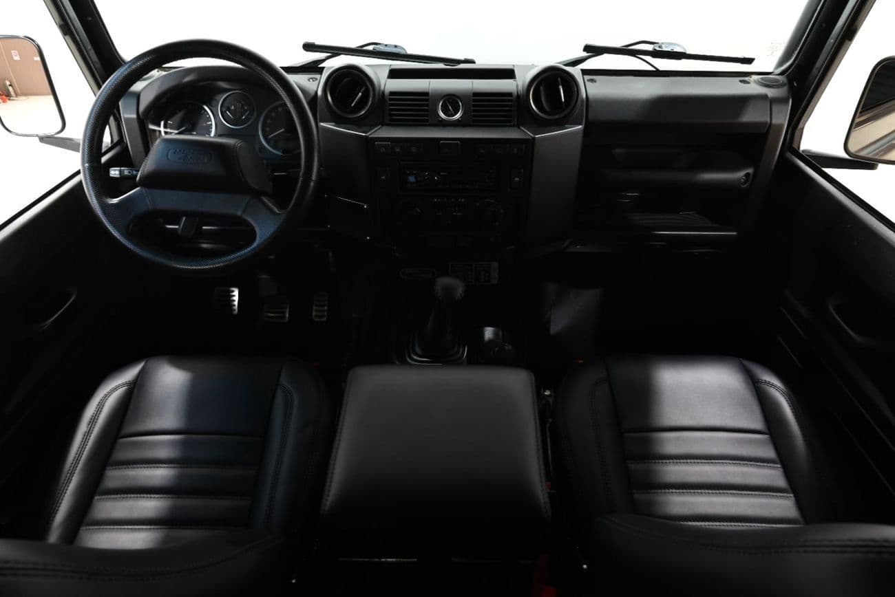 2016 Land Rover Defender 110 thumbnail 7