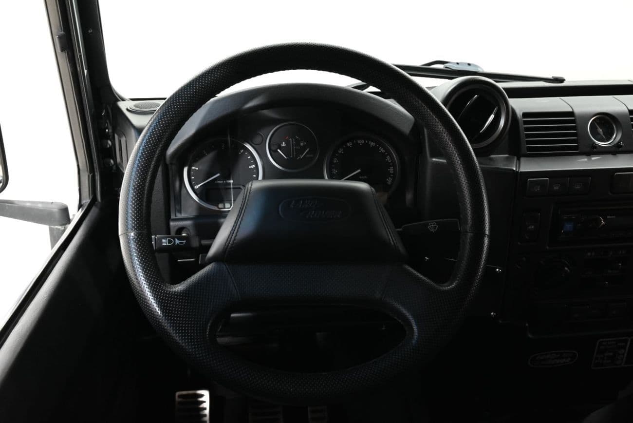 2016 Land Rover Defender 110 thumbnail 8