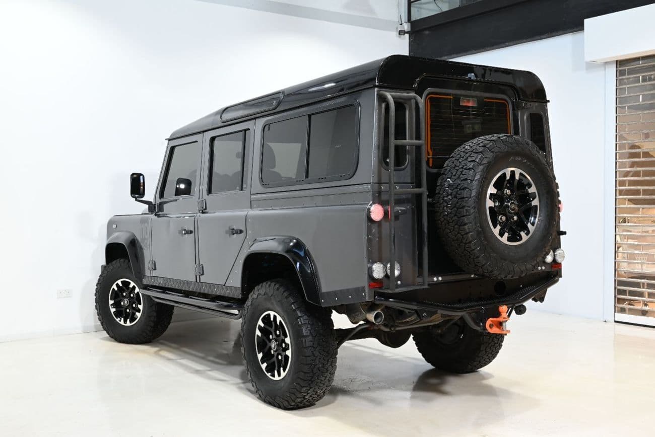 2016 Land Rover Defender 110 thumbnail 6