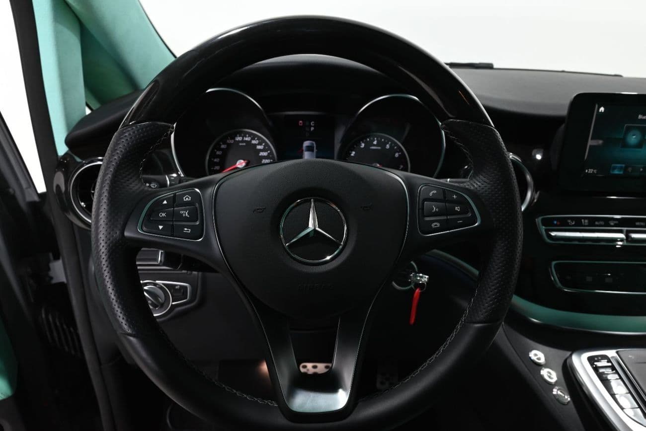 2023 Mercedes Benz V 250 thumbnail 8