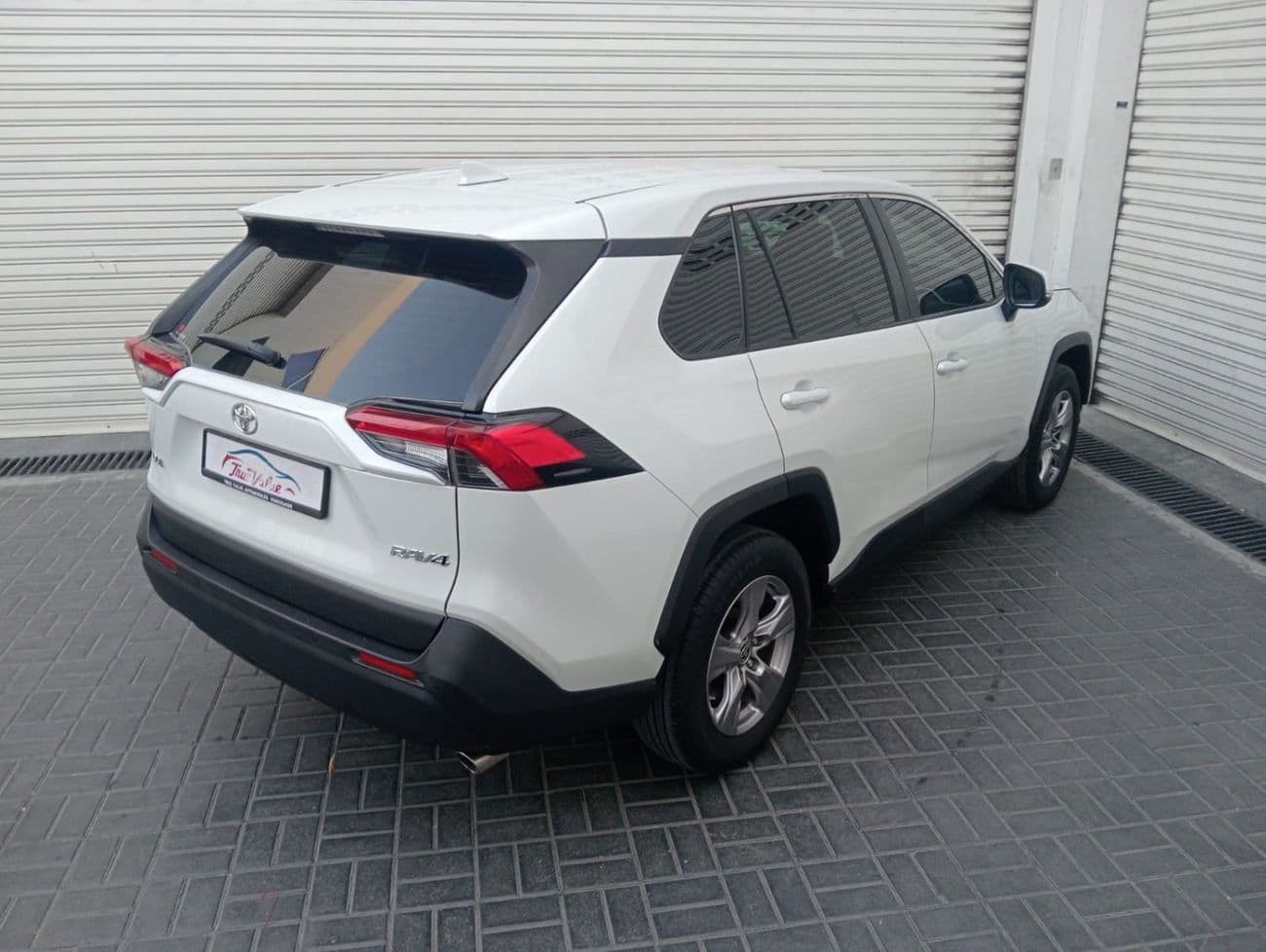 2023 Toyota RAV4 EXR thumbnail 3