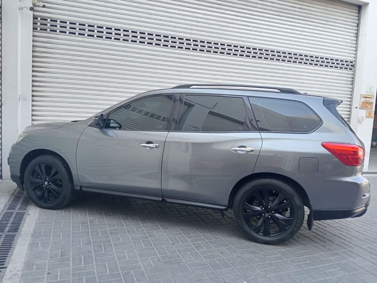 2019 Nissan Pathfinder SV thumbnail 6