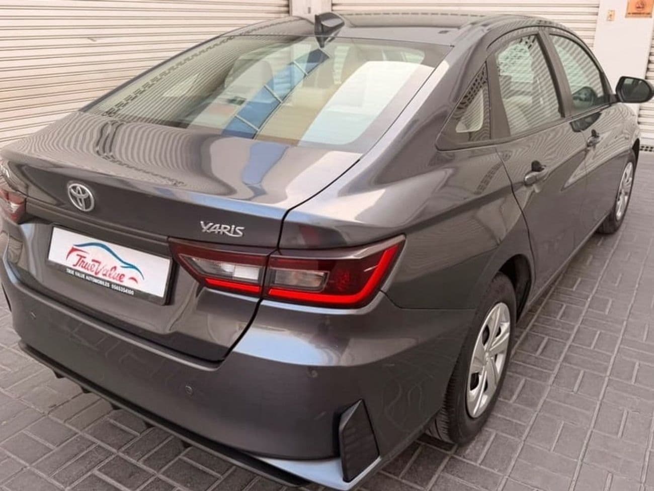 2023 Toyota Yaris E thumbnail 5