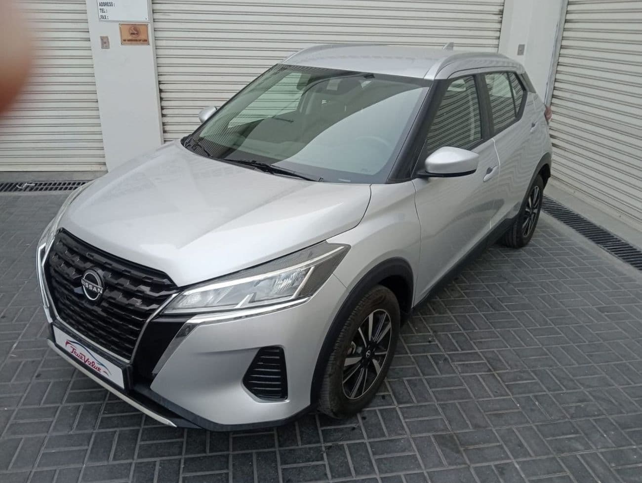 2024 Nissan Kicks SV thumbnail 2