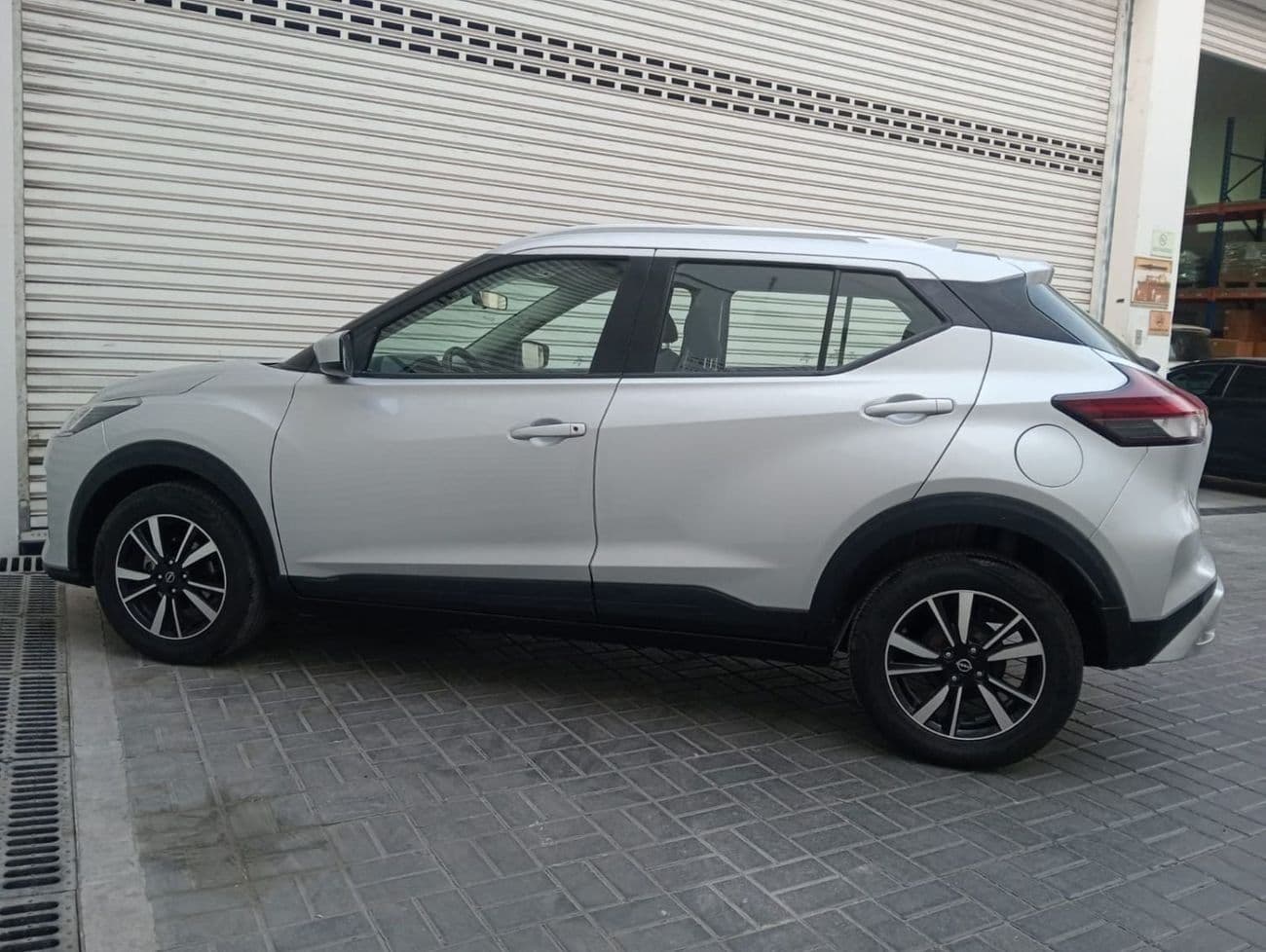 2024 Nissan Kicks SV thumbnail 4