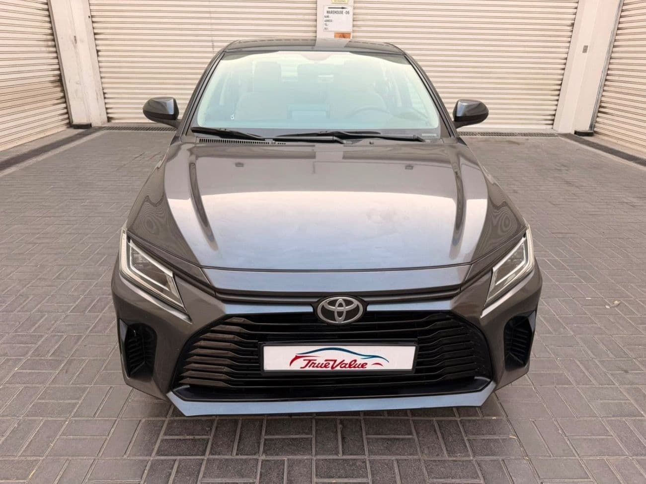 2023 Toyota Yaris E thumbnail 3