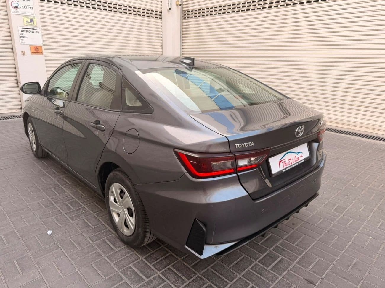 2023 Toyota Yaris E thumbnail 7