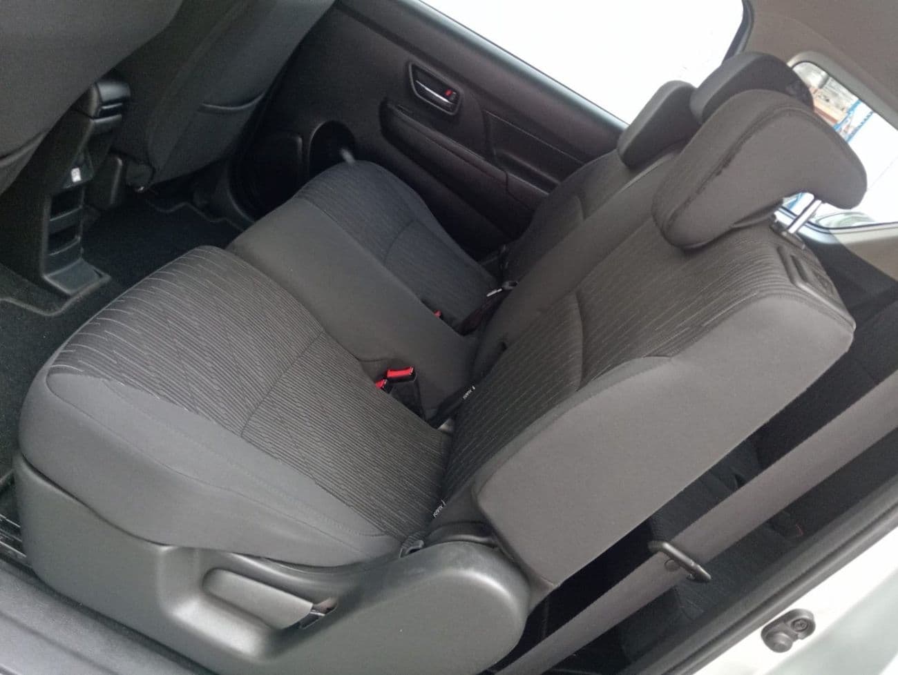2024 Suzuki Ertiga GLX thumbnail 7
