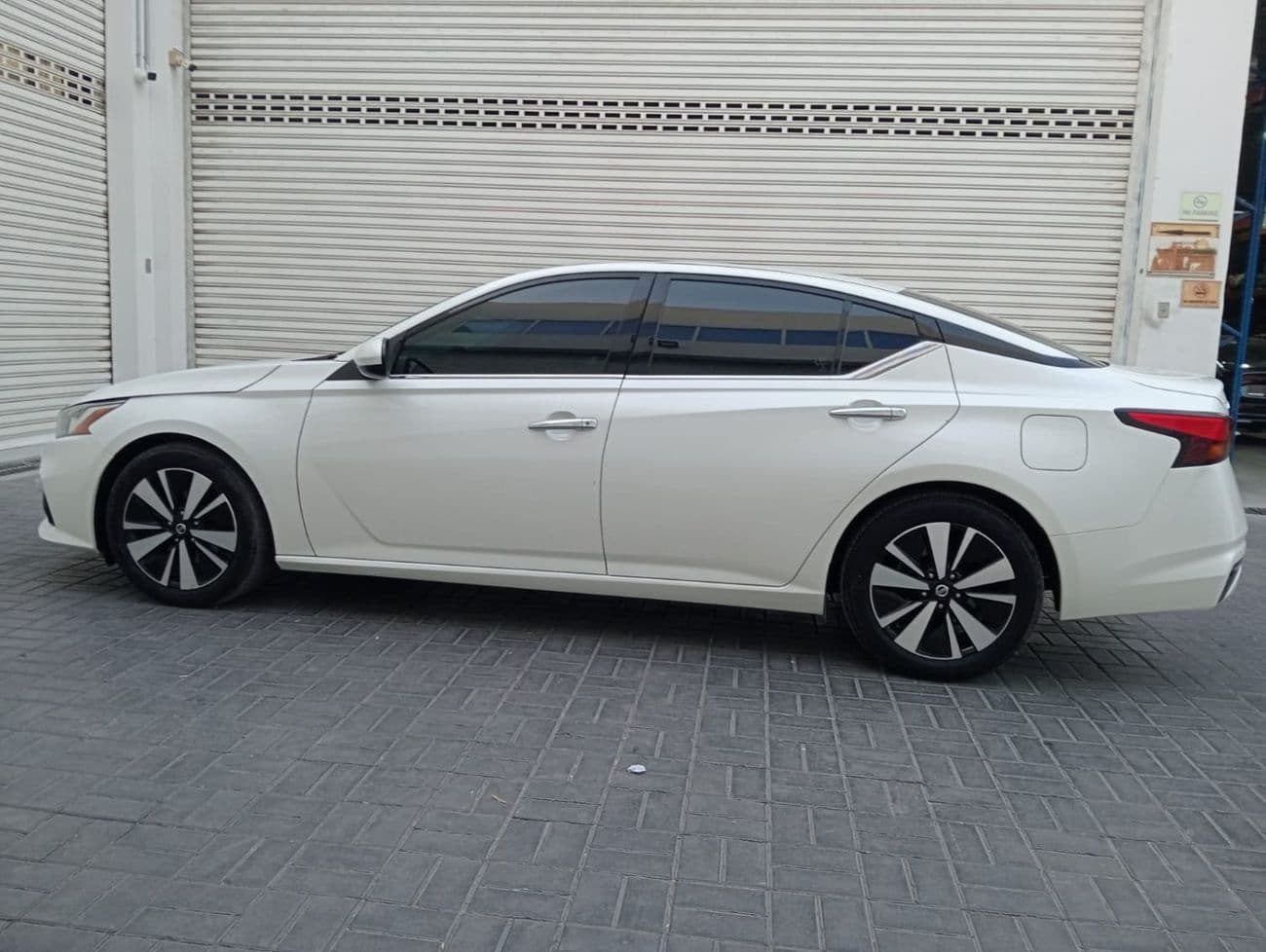 2020 Nissan Altima SV thumbnail 6